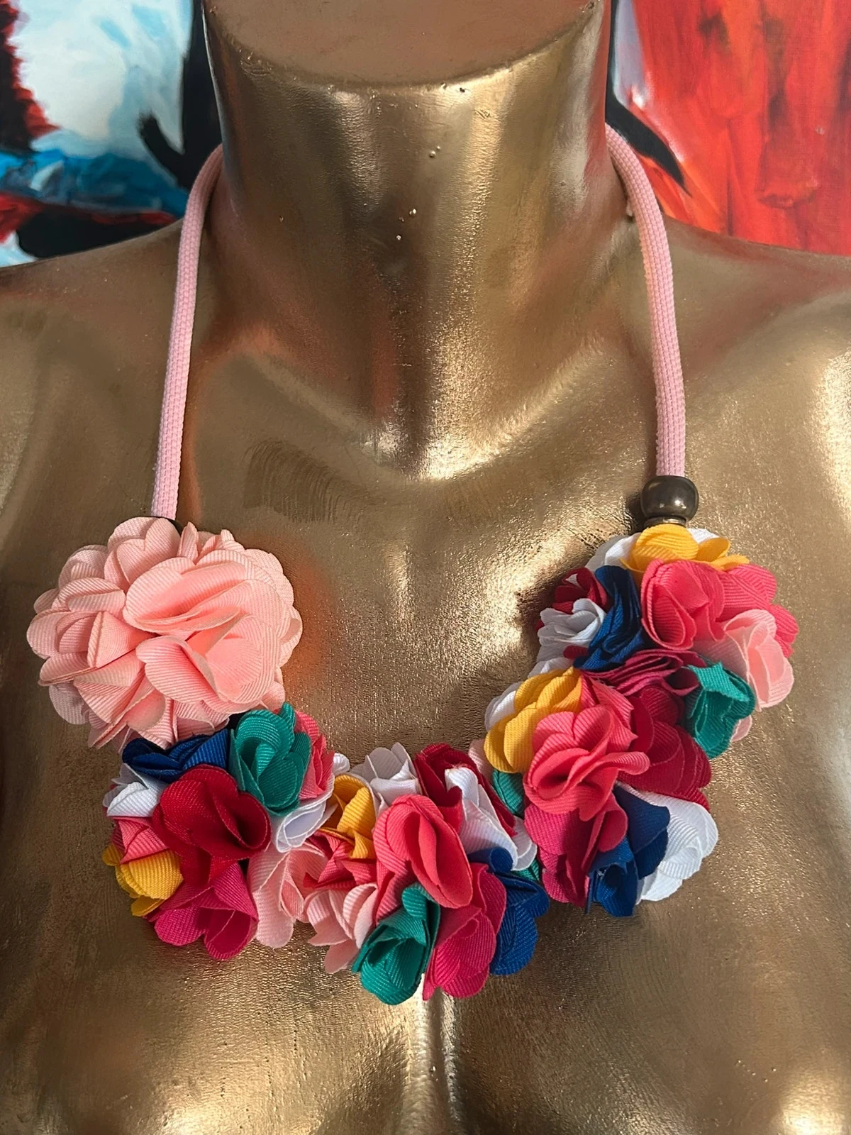 Vieux collier fantaisie multicolore fleuri